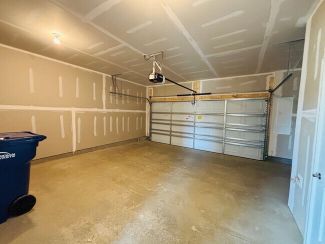 Foto del edificio - 3 Bedroom 2.5 Bath Townhouse