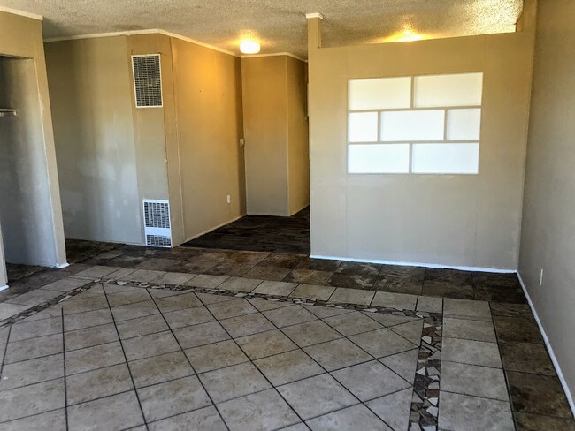 Foto del edificio - 2827 Oak Dr