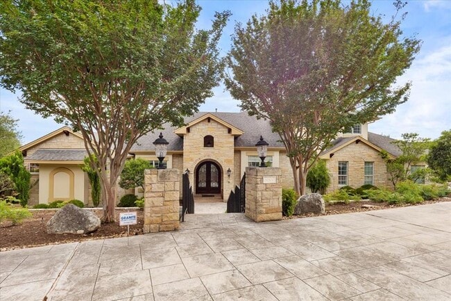 Foto del edificio - 8600 Bluegrass Dr