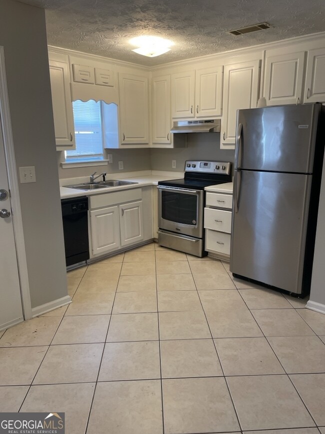 Building Photo - 1759 Rocky Ridge Dr