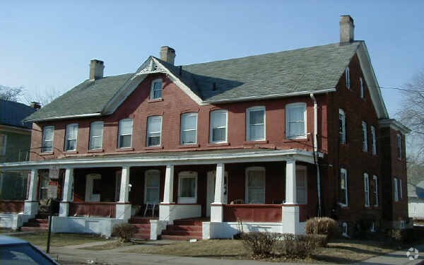 Primary Photo - 143-147 Richards Ave