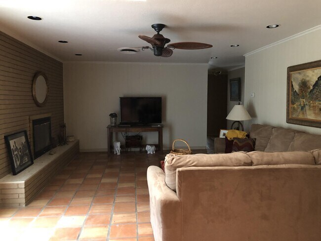 Foto del edificio - 2401 Mesquite St