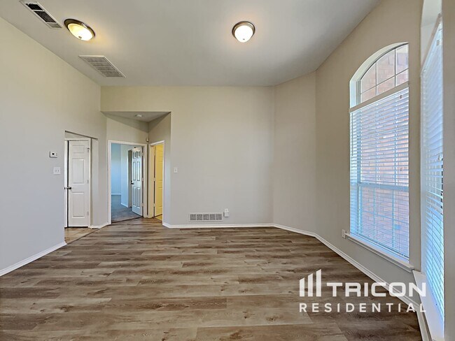 Building Photo - 1081 Treehouse Ln