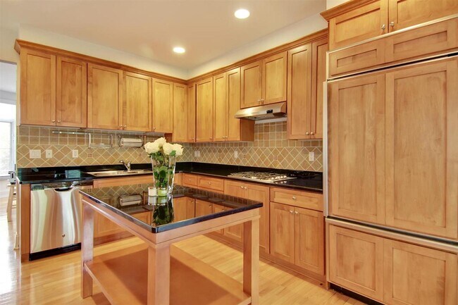 Building Photo - 141 Hudson Cove