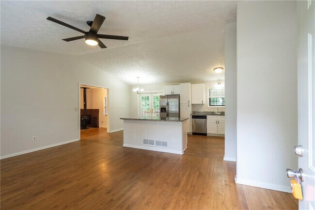 Building Photo - 2423 Falcon Ct