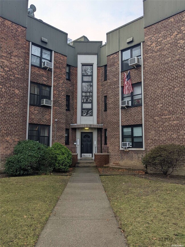 Foto del edificio - 22-46-46 79th St