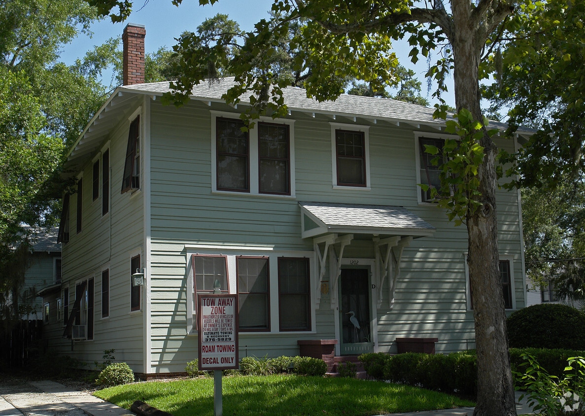 Building Photo - 1202 SW 1st Ave