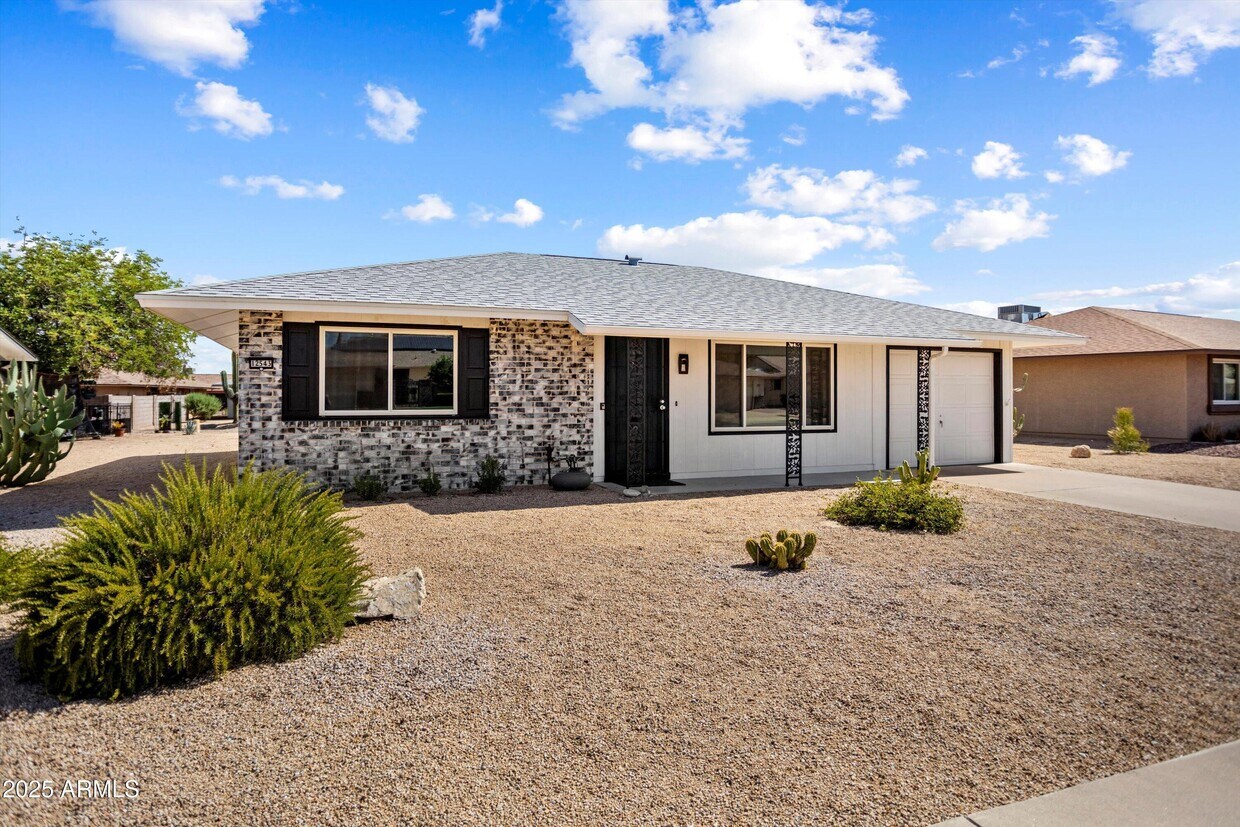 Foto principal - 12543 W Parkwood Dr