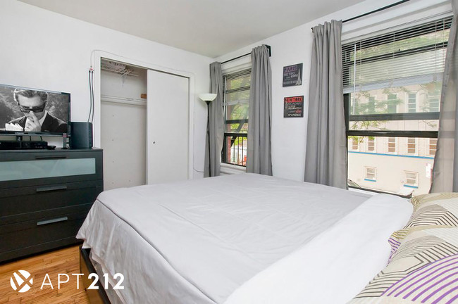 Foto del edificio - 333 E 21st St