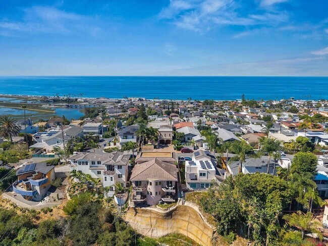 Foto del edificio - 2483 Oxford Ave