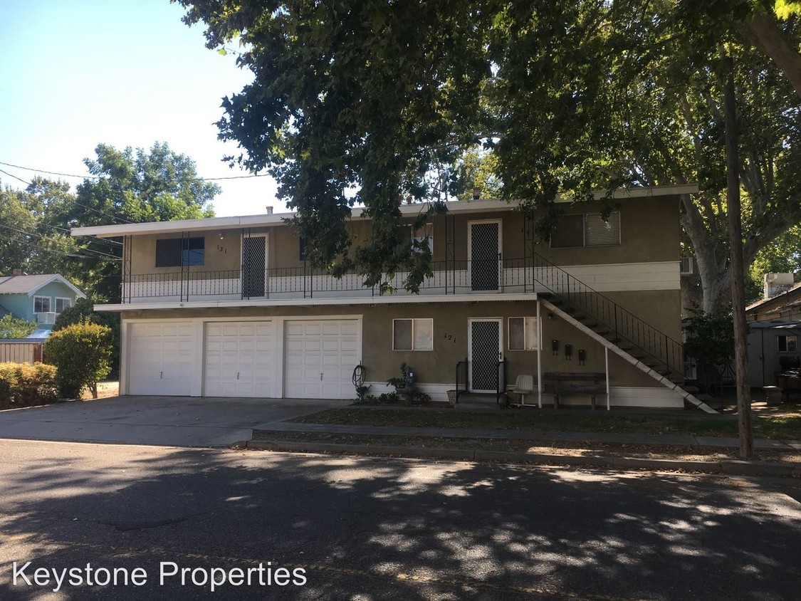 Primary Photo - 121 N Laurel St