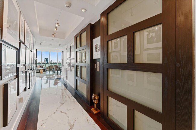 Foto del edificio - 6000 Indian Creek Dr