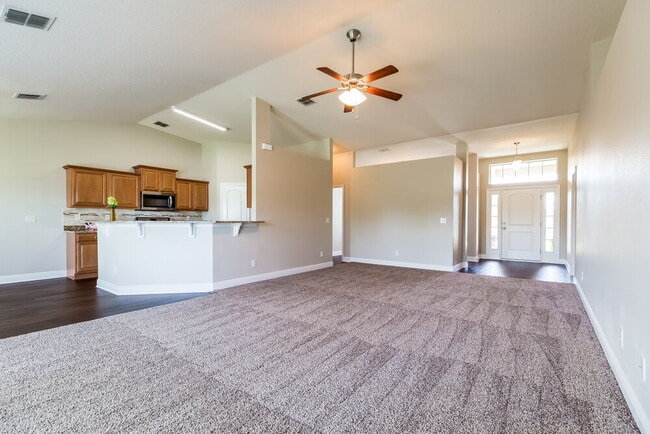 Building Photo - 2080 Antler Dr