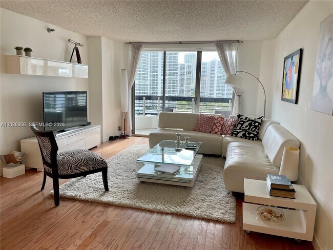 Foto del edificio - 3400 NE 192 St