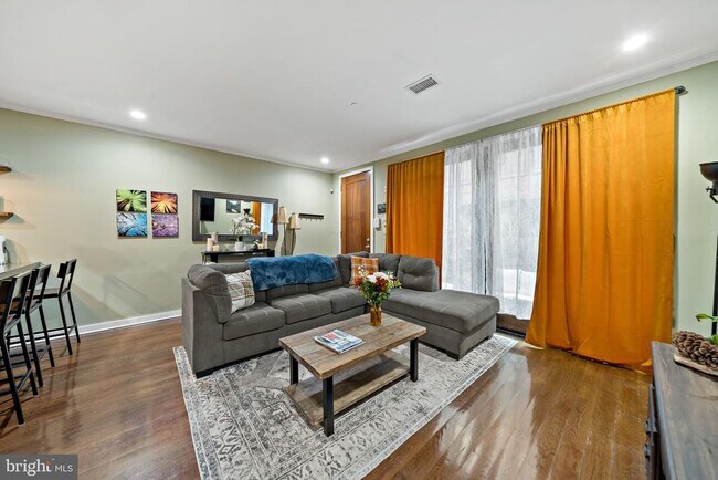 Foto del edificio - 1247 E Columbia Ave