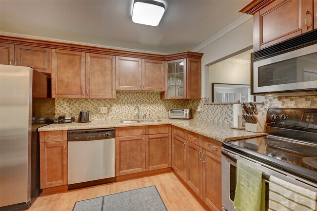 Building Photo - 823 Cypress Blvd