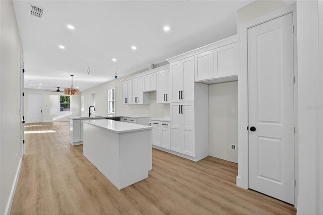 Building Photo - 1515 E Knollwood St