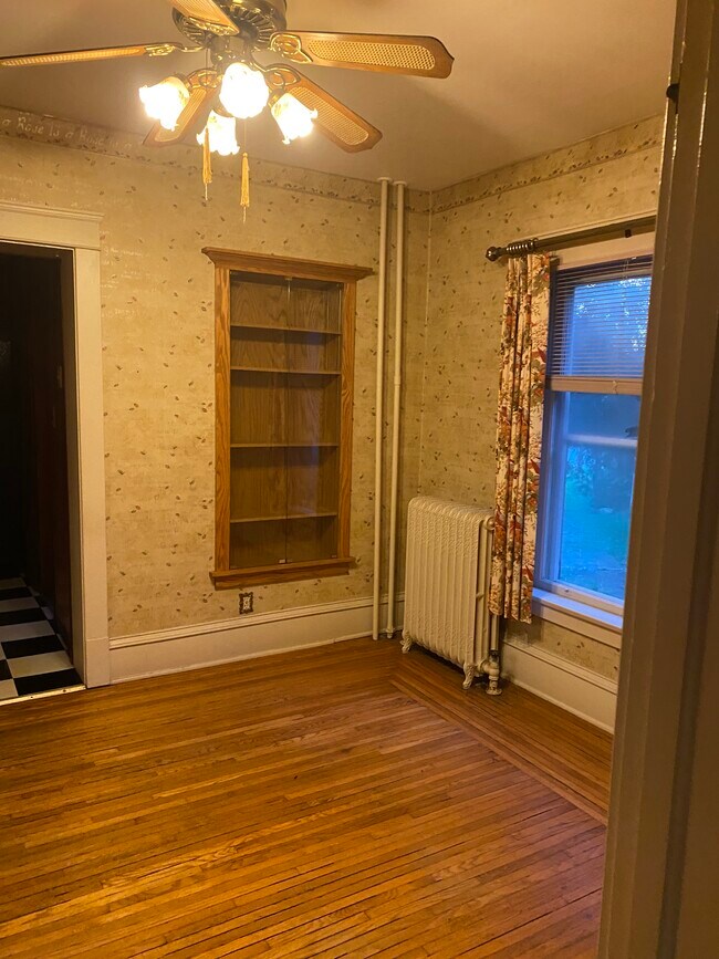 Building Photo - 468 Chestnut St