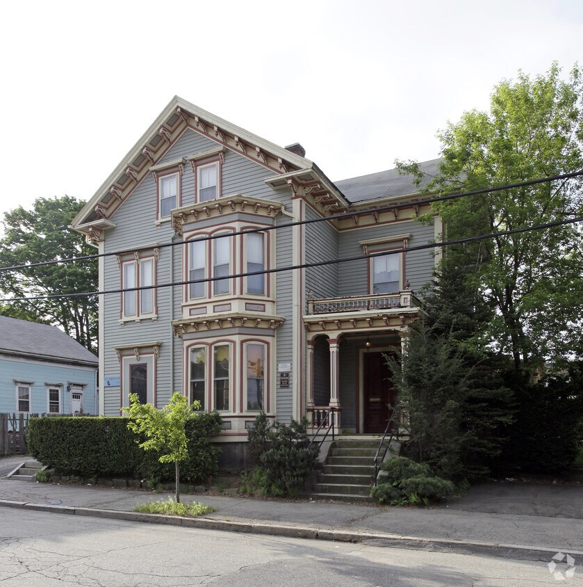 Building Photo - 252 Rhodes St