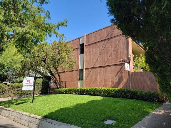 Building Photo - 595 Buckeye St