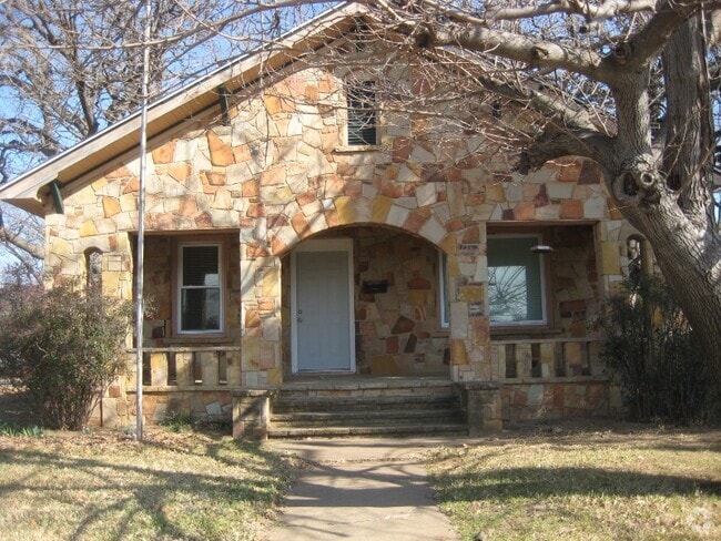Building Photo - 509 S Center St
