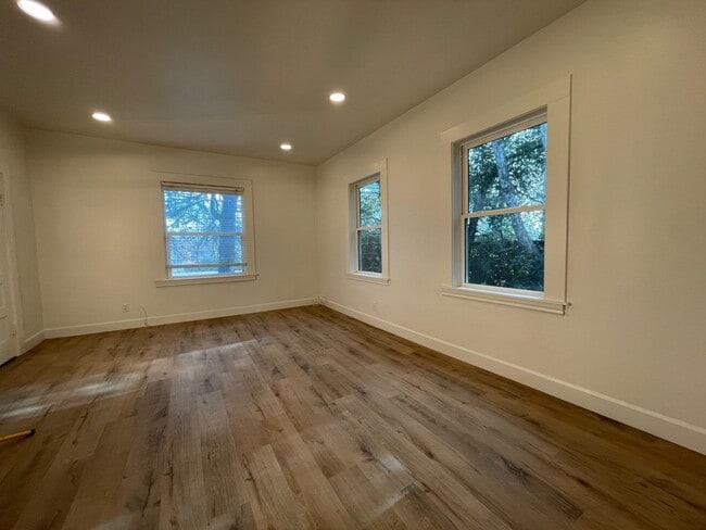 Building Photo - 691 5th St W