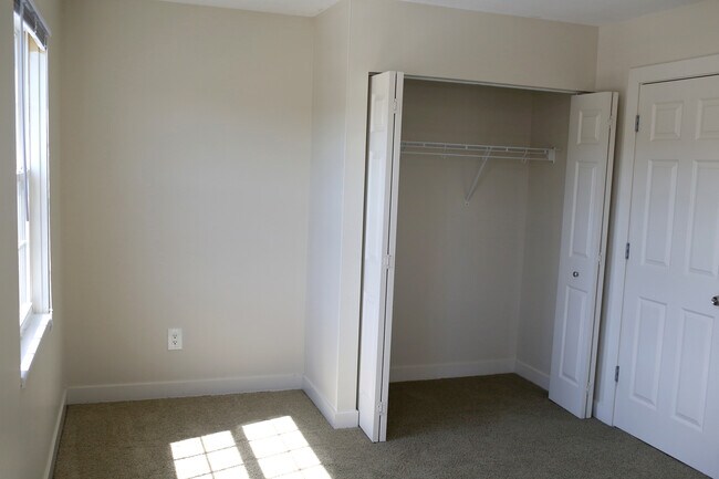 Foto del edificio - 736 Pinckney Ct NW