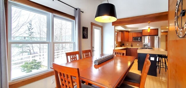Foto del edificio - Fully Furnished Monthly Off-Season Gem!