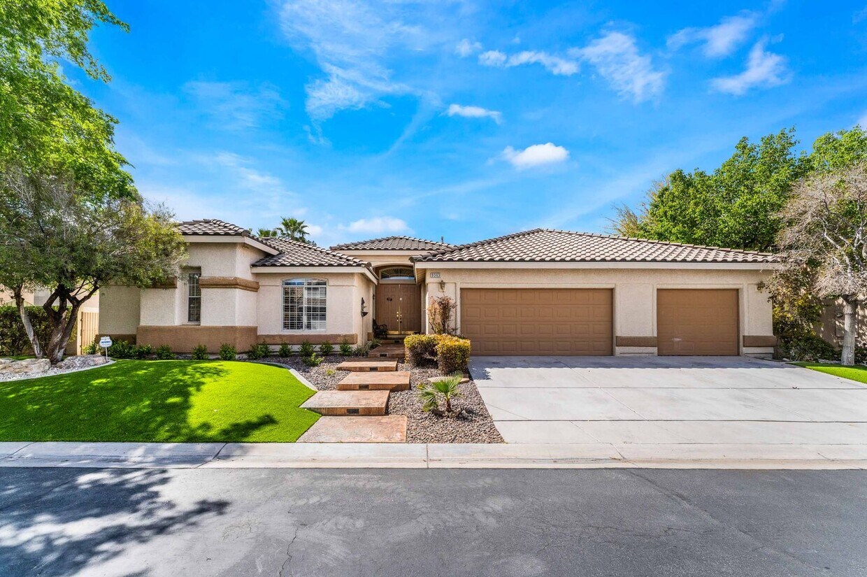 Primary Photo - Exclusive Luxury Living Oasis!