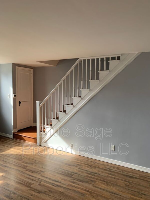 Building Photo - 2203 Bond Ave