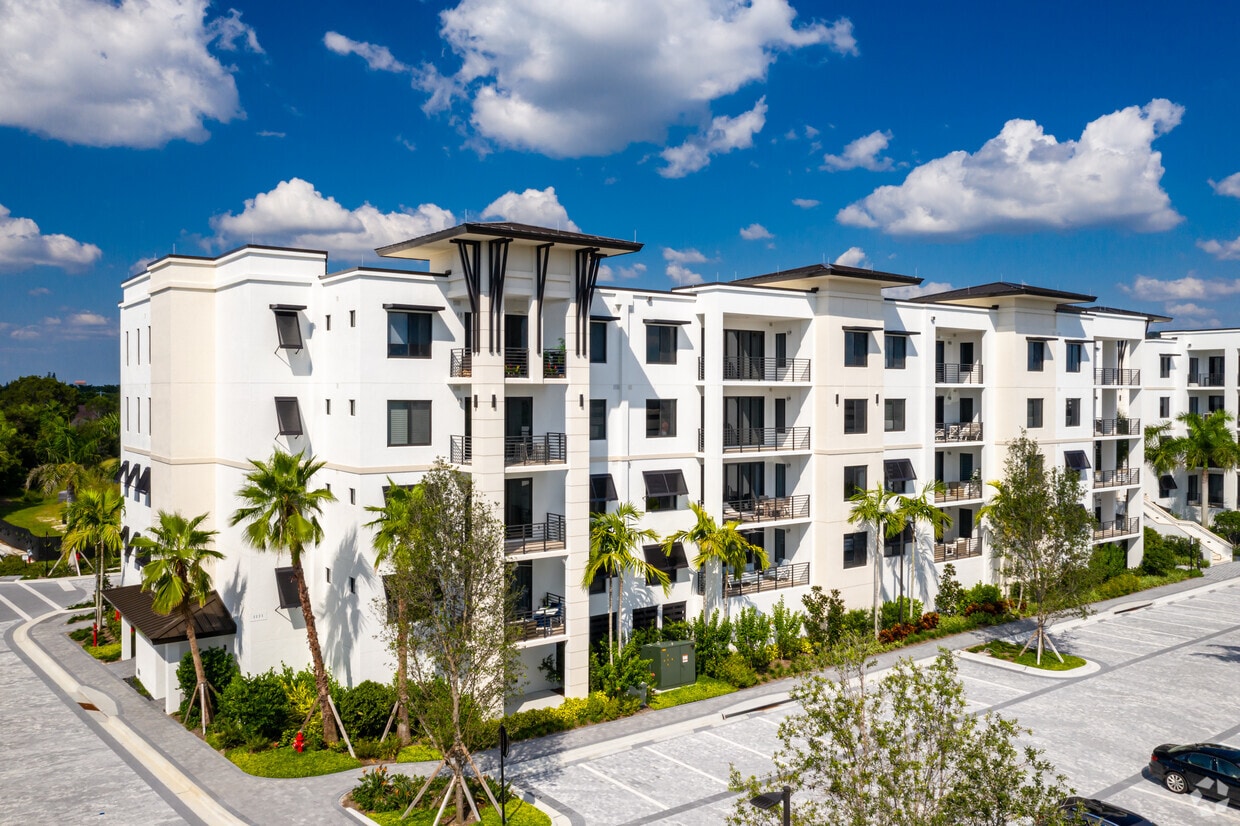 Eleven Eleven Central Apartments in Naples, FL