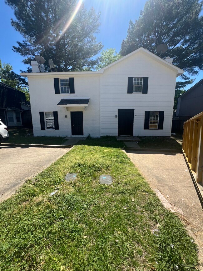 Building Photo - 2802 Jamestown Way