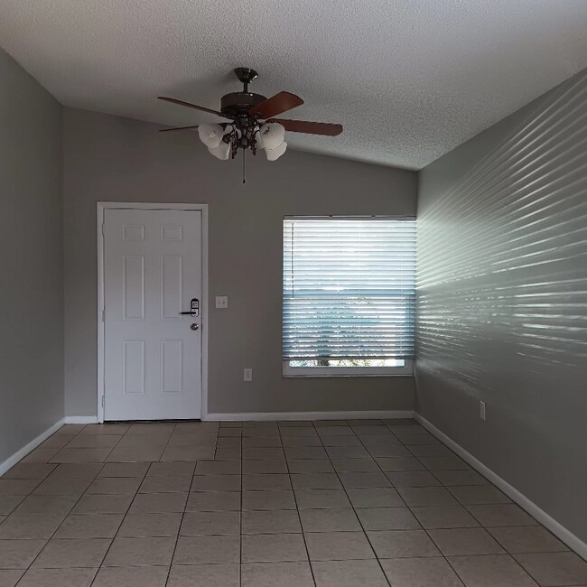 Building Photo - 1839 Crystal Grove Dr