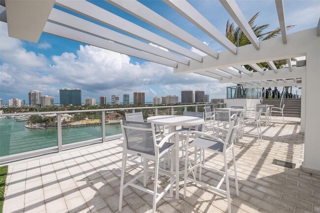 Foto del edificio - 10201 E Bay Harbor Dr