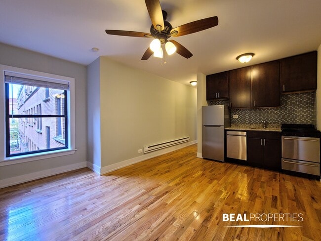 Photo - 819 W Cornelia Ave Apartment
