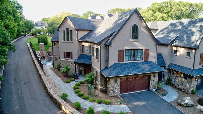 Building Photo - 2614 Boston Post Rd
