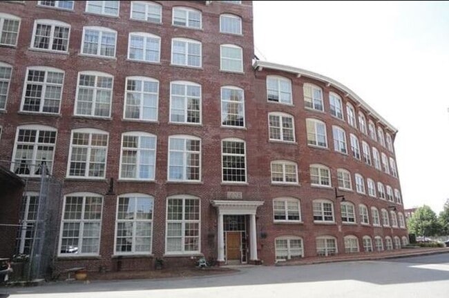 Building Photo - 200 Market St
