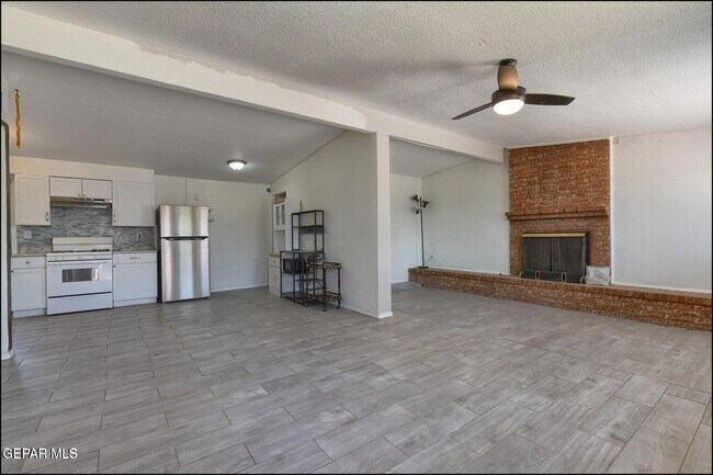 Foto del edificio - 5726 Dearborne Dr