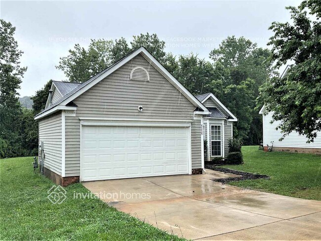 Foto del edificio - 5215 Timbertop Ln
