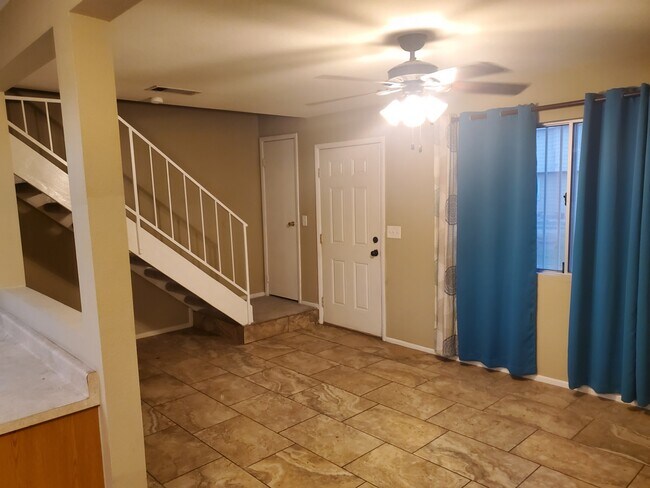Building Photo - 592 Blue Lagoon Dr
