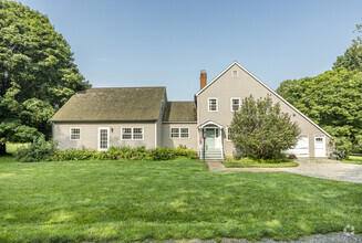 Building Photo - 9 Vanishing Brook Ln