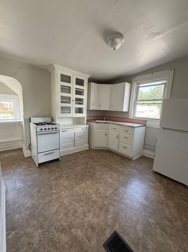 1 Bed 1 Bath in Swissvale - 1 Bed 1 Bath in Swissvale Apartment