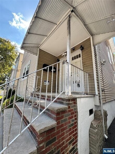 Building Photo - 163 Linden Ave