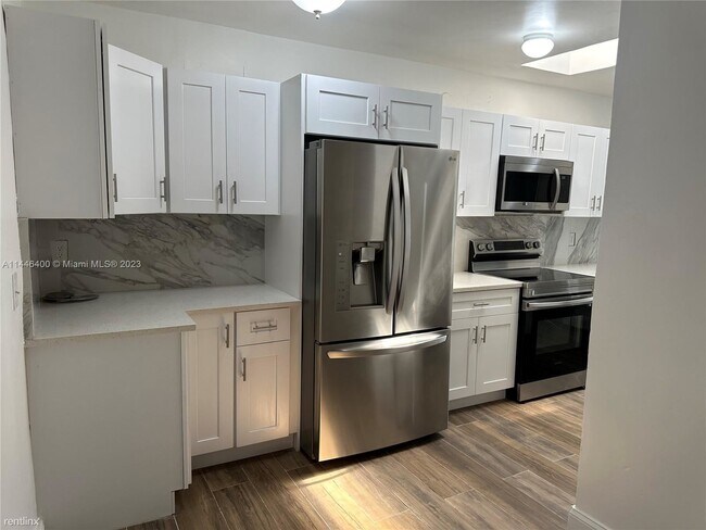 Foto del edificio - 2 br, 2 bath House - 417 NW 14th Way