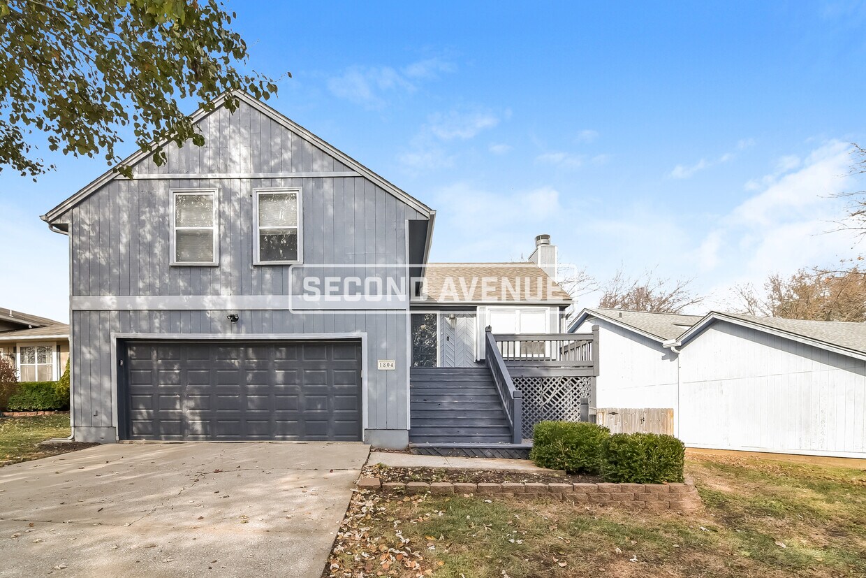 Primary Photo - 1804 NE Gatewood DR