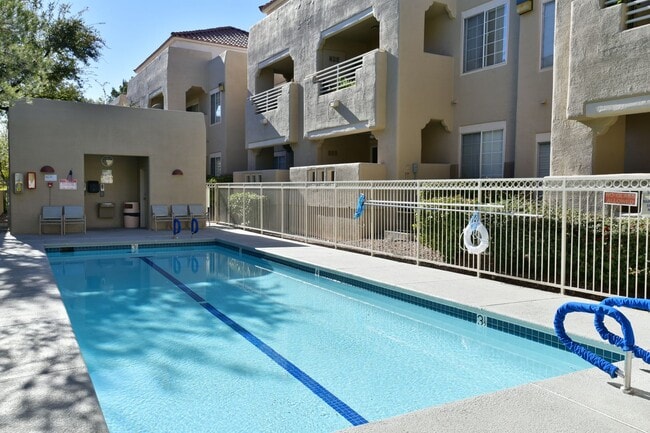 Foto del edificio - Spacious 1BED/1BATH 2nd floor Condo in La Posada at Summerlin.