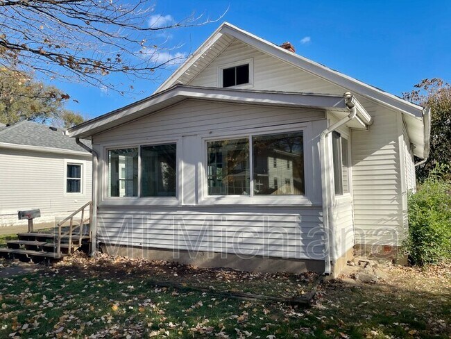 Building Photo - 738 S 28th St