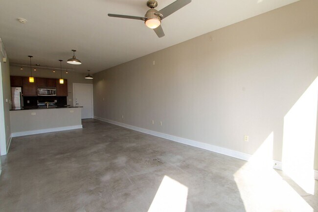 Foto del edificio - Beautiful 1 Bedroom, 1 Bath Condo in Centr...