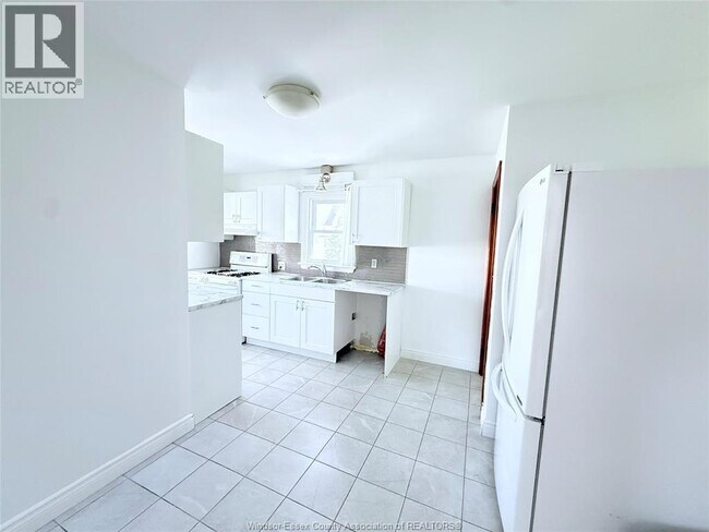 Photo du bâtiment - 1943 Olive Rd