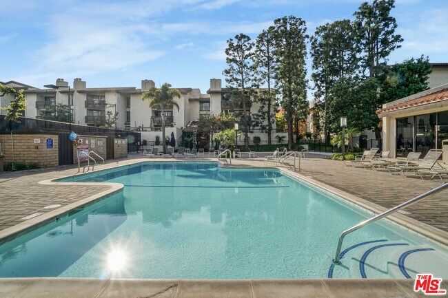 Foto del edificio - 8515 Falmouth Ave